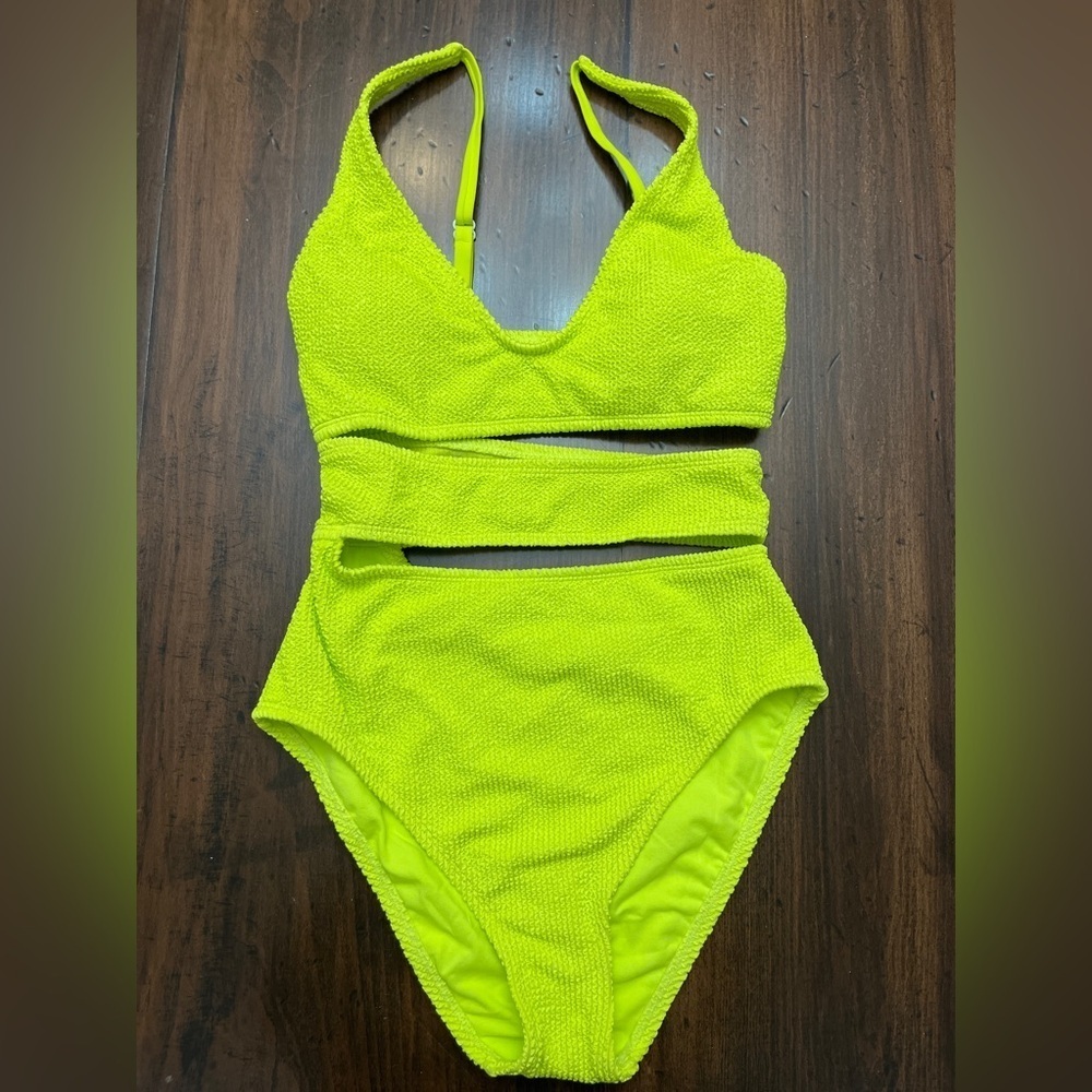 Bar III Cut Out One Piece Swimsuit Size S Chartreuse Lime Green Neon Monokini - Picture 3 of 16